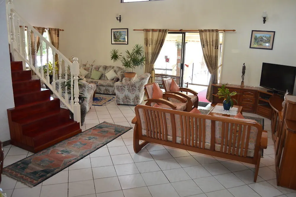 Guest house Carana Hilltop Villa Glacis