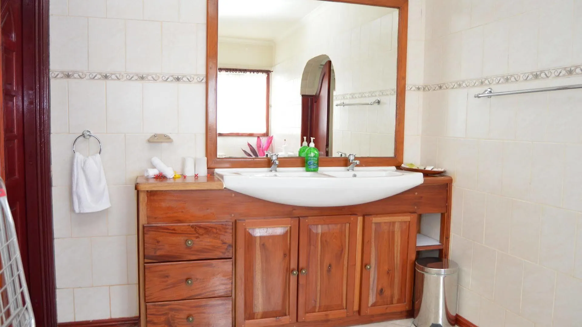 *** Guest house Carana Hilltop Villa Glacis  Seychelles
