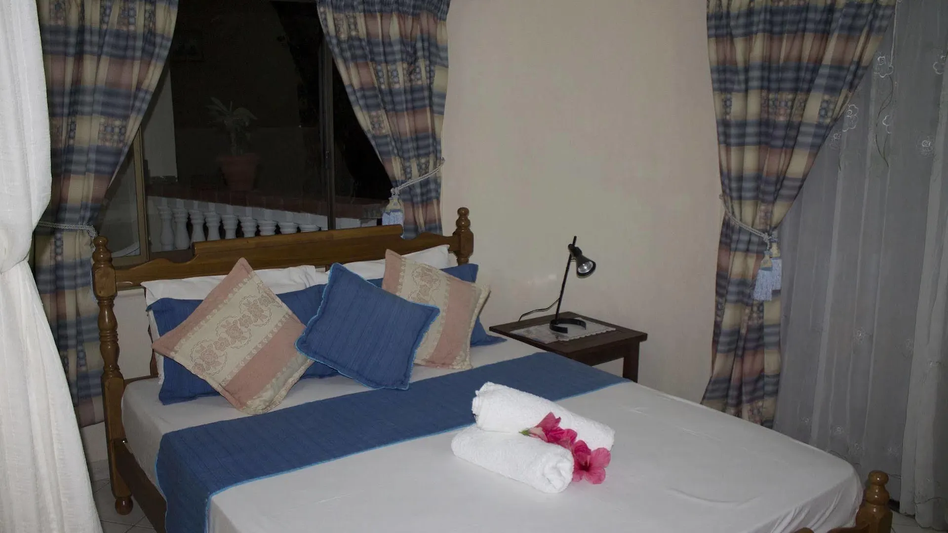 Carana Hilltop Villa Glacis