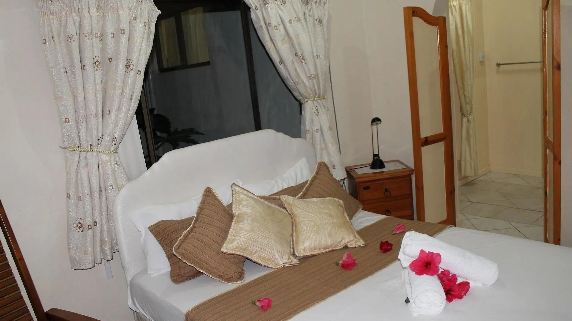 Guest house Carana Hilltop Villa Glacis