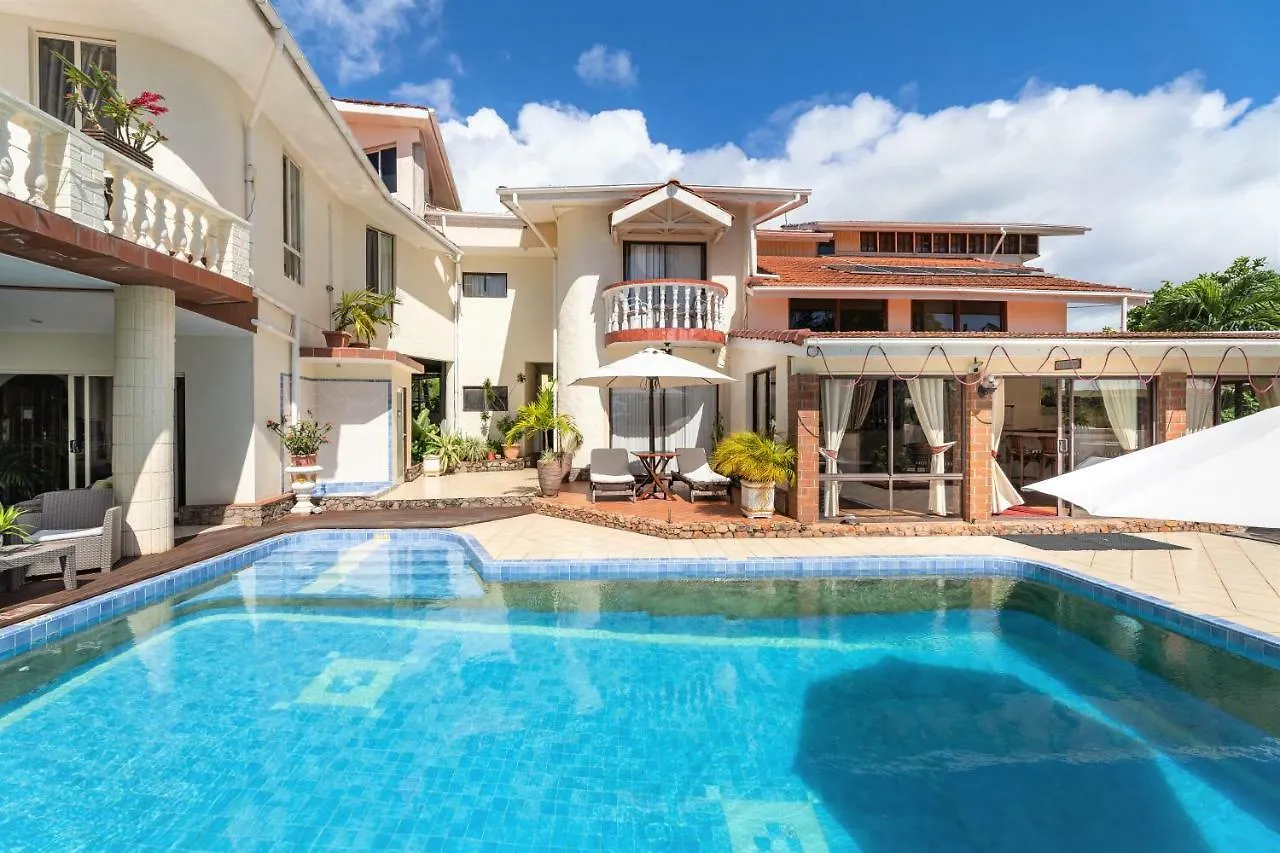 Guest house Carana Hilltop Villa Glacis
