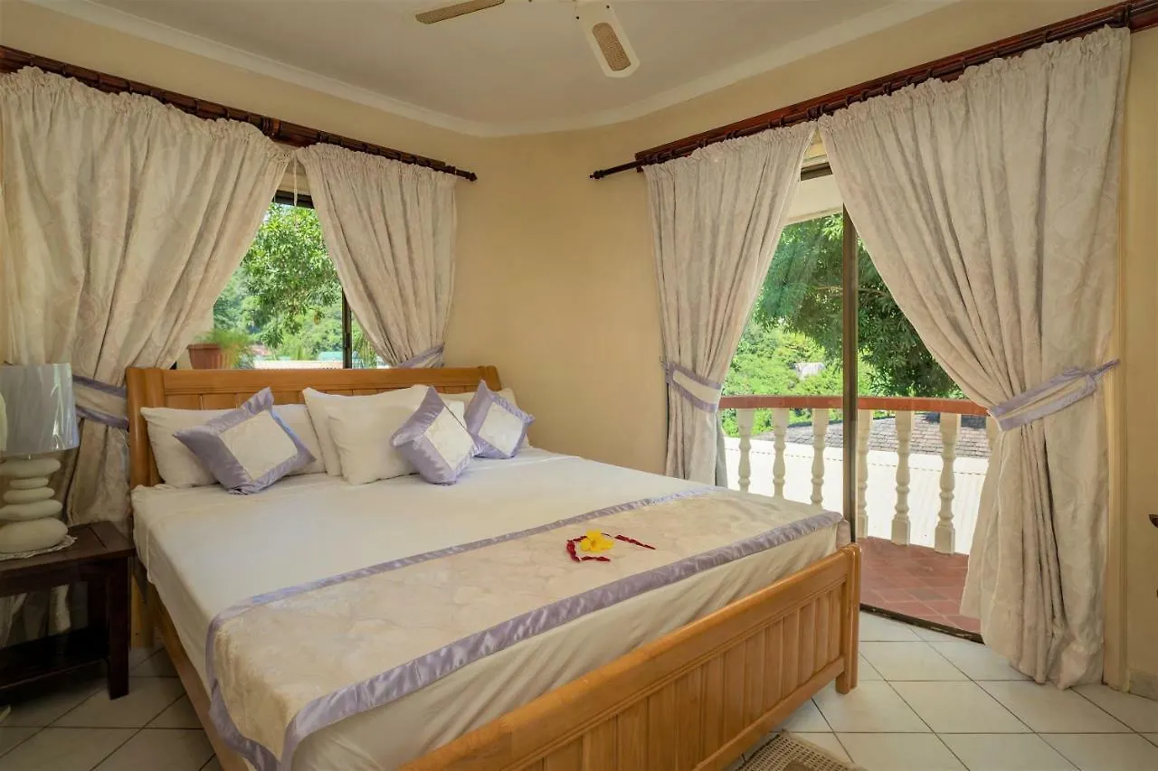 Guest house Carana Hilltop Villa Glacis