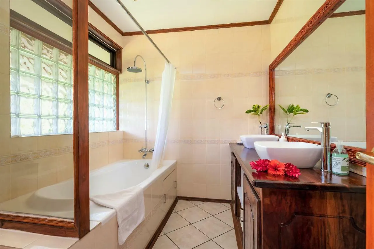 Carana Hilltop Villa Glacis  3*, Glacis (Mahe)
