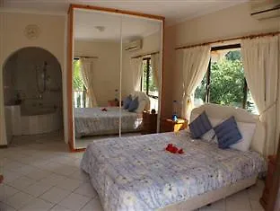 Carana Hilltop Villa Glacis  Guest house